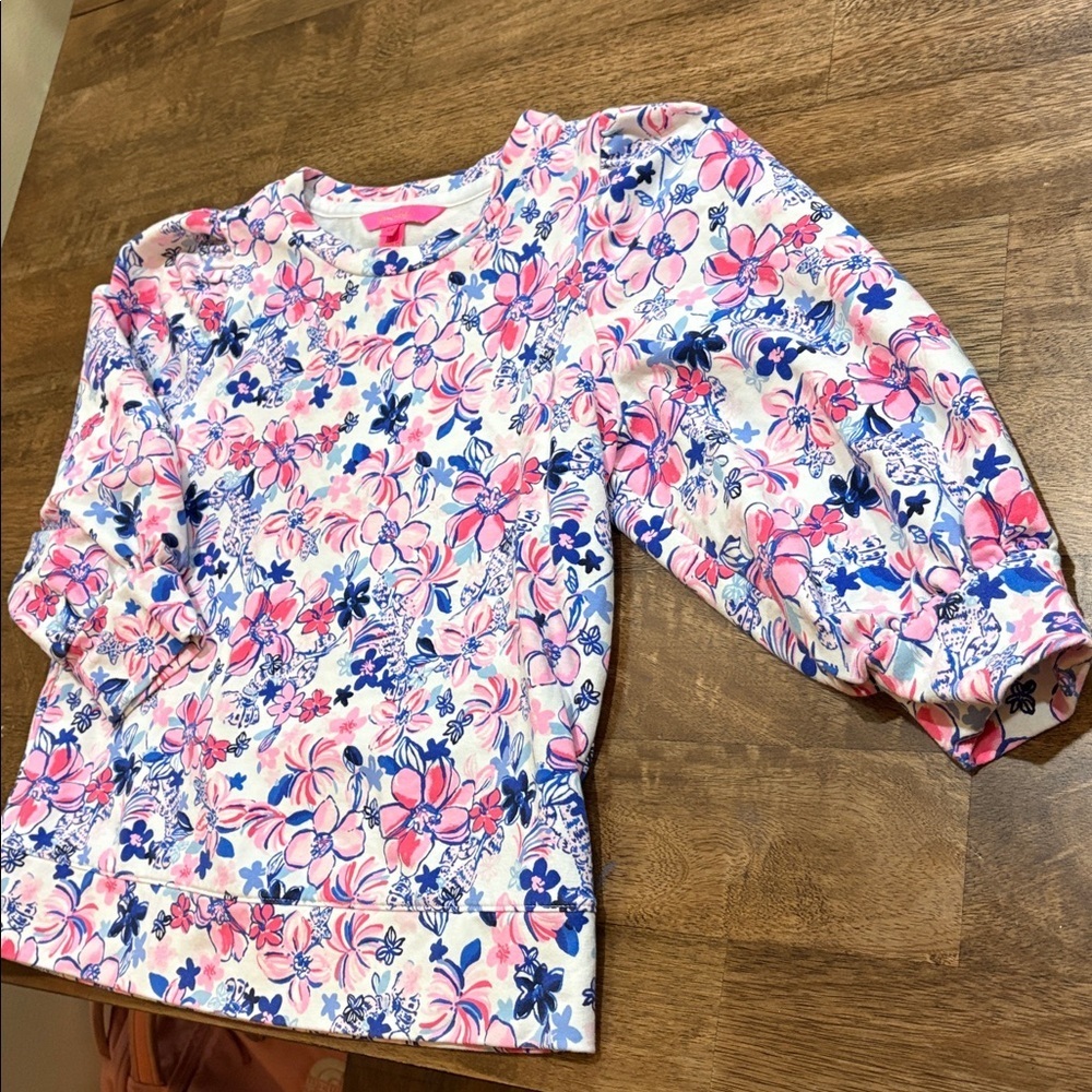 Lilly Pulitzer 3/4 Sleeve Sweatshirt size XS. Floral.  Crew neck. Puff sleeves. - Picture 2 of 10
